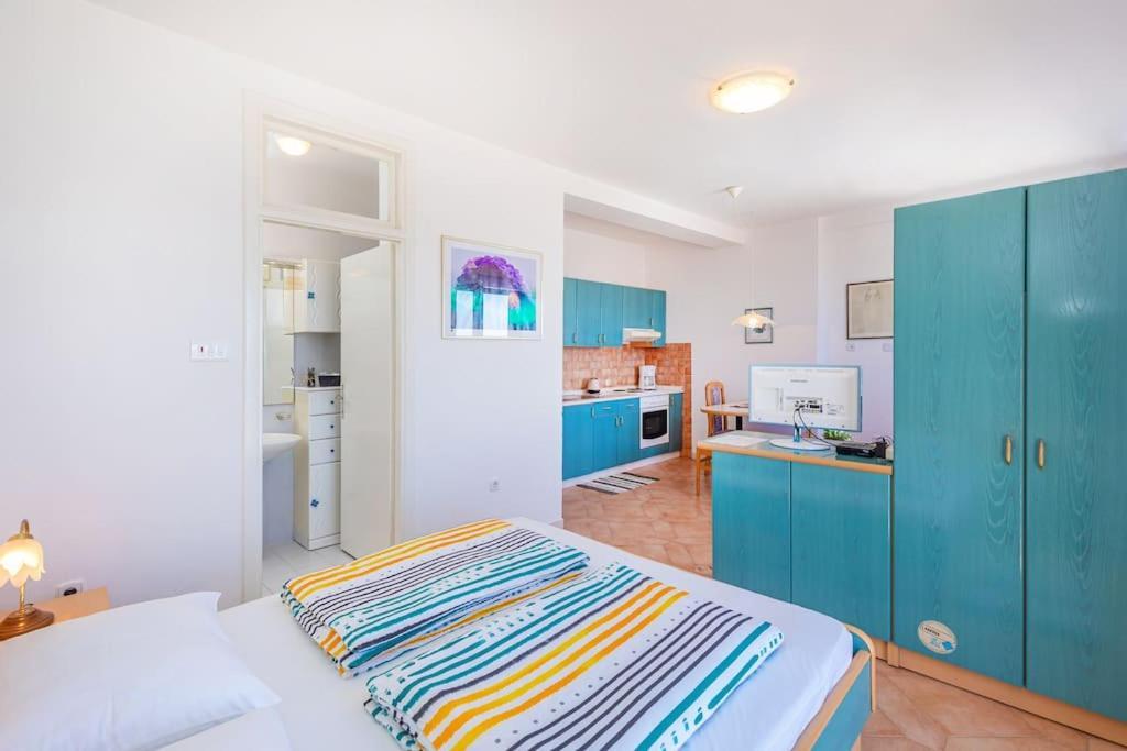 Iconic Old Town View Apartment