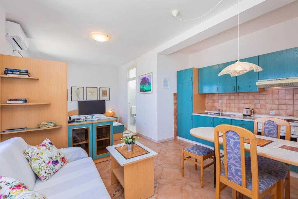 Iconic Old Town View Apartment